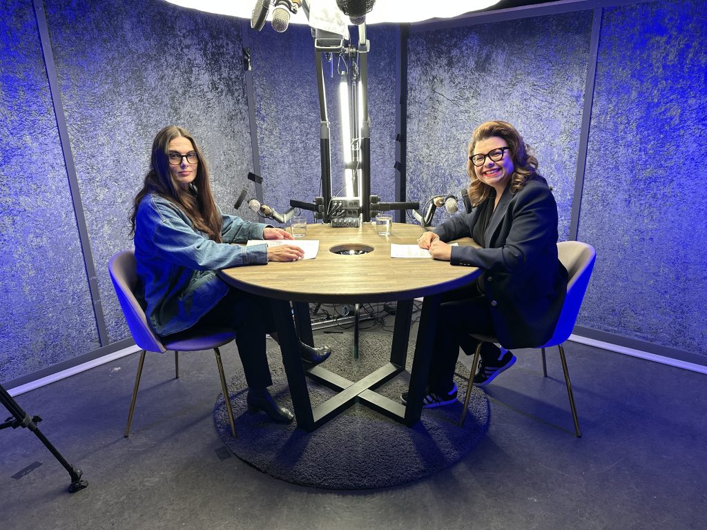 Emma Blom och Edit Künstlicher, Påverkarna podcast